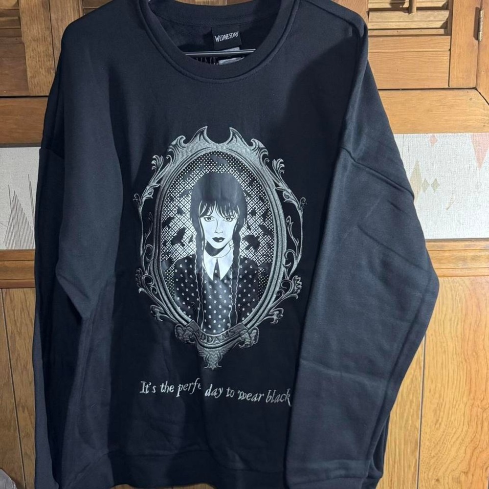 Wednesday Addams long sleeve black cotton sweatshirt Size XL‎ NWT